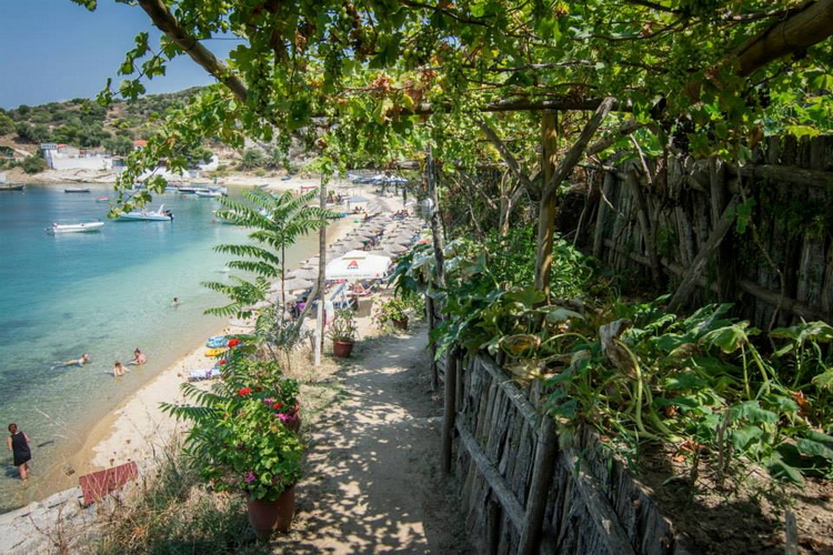  Taverna  Steps in the sand 